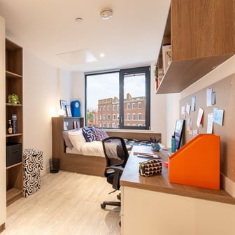 Bronze En Suite - Image 1